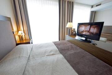 Фото номера Стандартный двухместный номер с 1 кроватью Отель HAVET Hotel Resort &amp; Spa г. Дзвижино 8