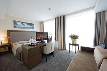 Фото номера Двухместный номер «Атриум» с 1 кроватью и пакетом спа-услуг Отель HAVET Hotel Resort &amp; Spa г. Дзвижино 2
