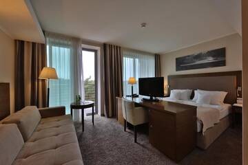 Фото номера Стандартный двухместный номер с 1 кроватью Отель HAVET Hotel Resort &amp; Spa г. Дзвижино 2